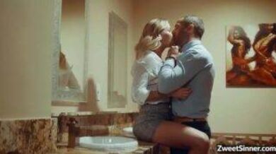 Boss fucked sexy secretary bathroom